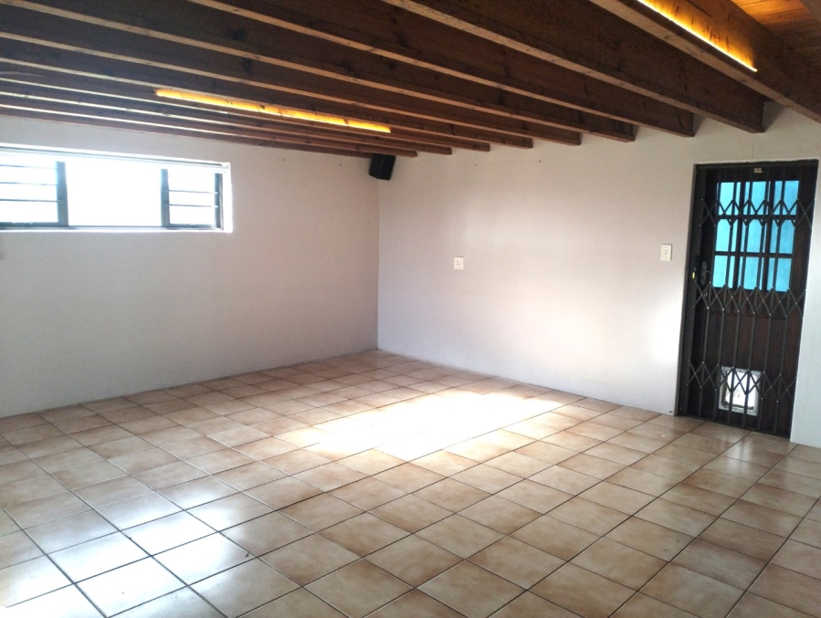 To Let 2 Bedroom Property for Rent in Aalwyndal Western Cape